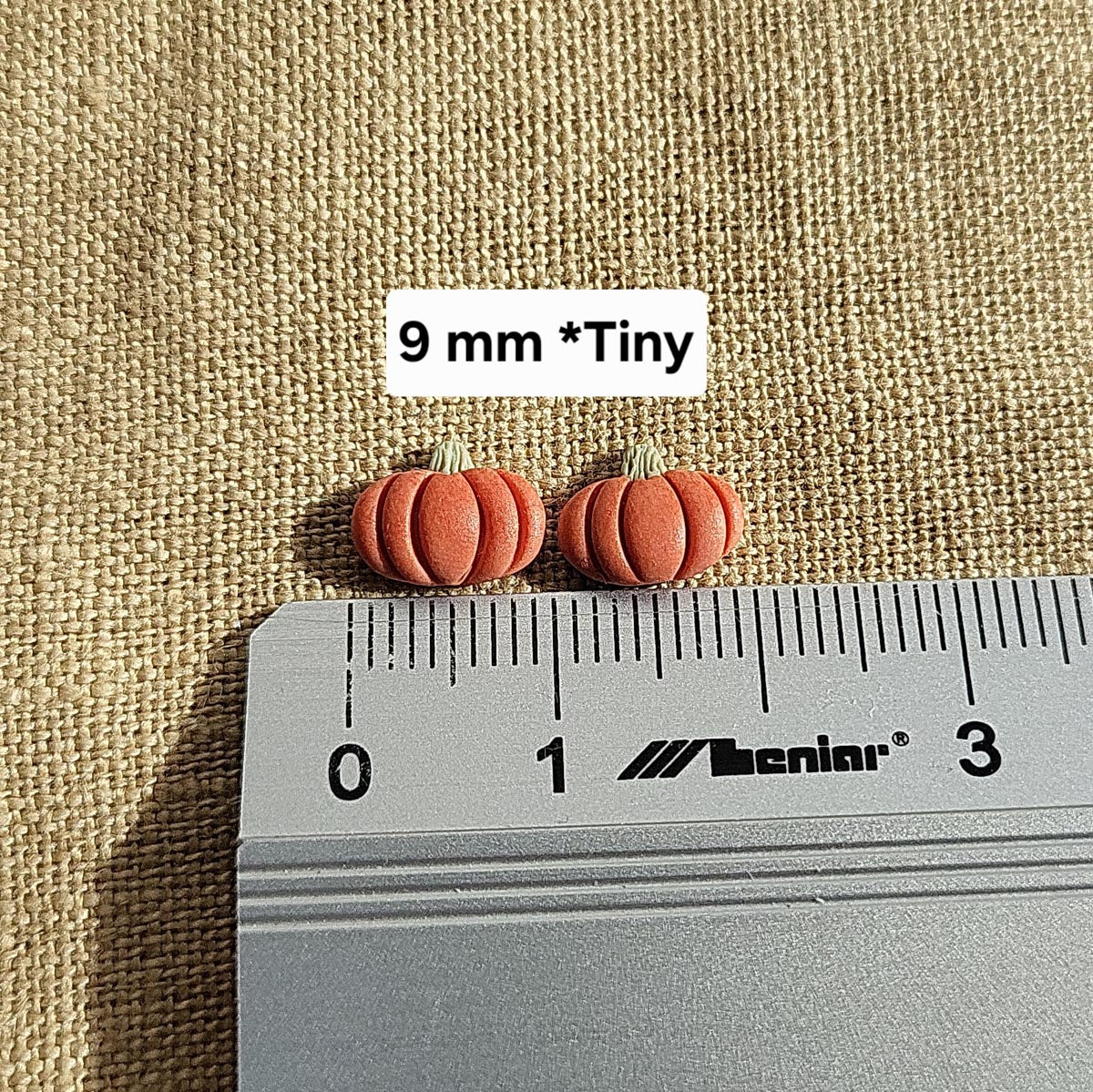 Pumpkin stud earrings polymer clay - Rankų darbo auskarai smeigtukai „Moliūgas“ iš polimerinio molio.