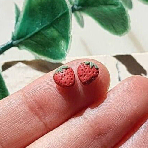 Tiny wild strawberry stud earrings - Rankų darbo auskarai smeigtukai su braške