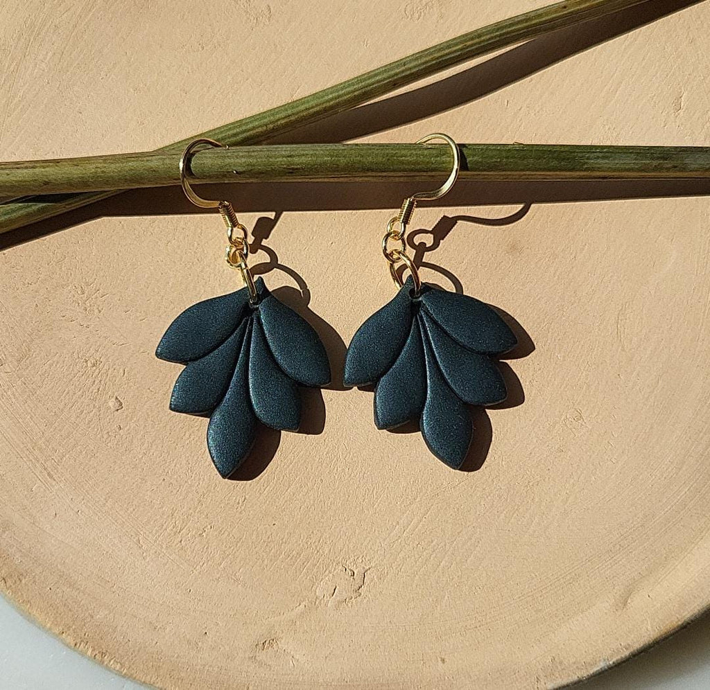 Trendy minimal earrings clay