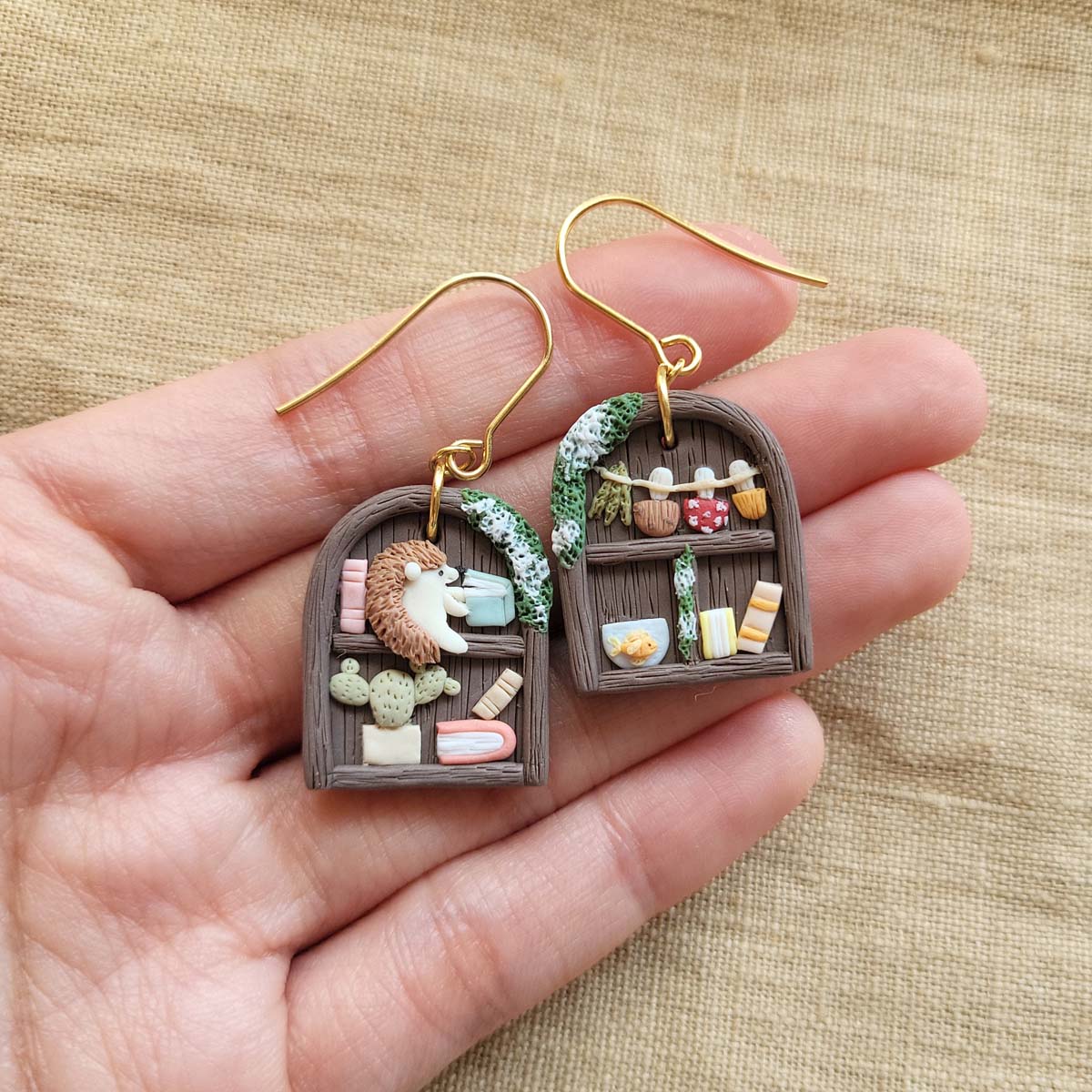 Whimsical bookshelf and plant polymer clay earrings - Rankų darbo auskarai su knygų ir augalų motyvais