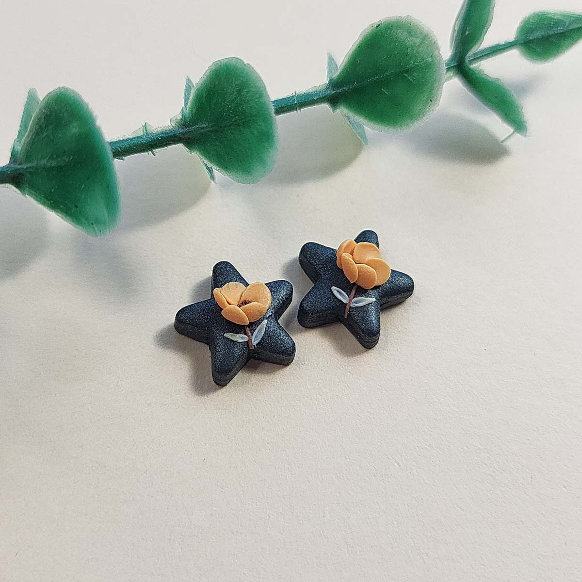 Cute handmade yellow flower stud earrings - Rankų darbo auskarai su geltona gėle
