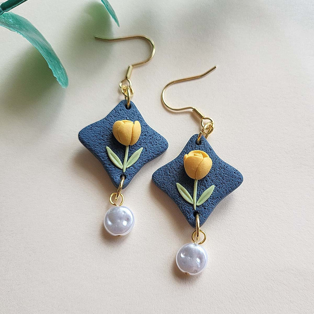 Handmade yellow Tulip flower polymer clay earrings for women - Rankų darbo auskarai su geltona tulpės gėle iš polimerinio molio