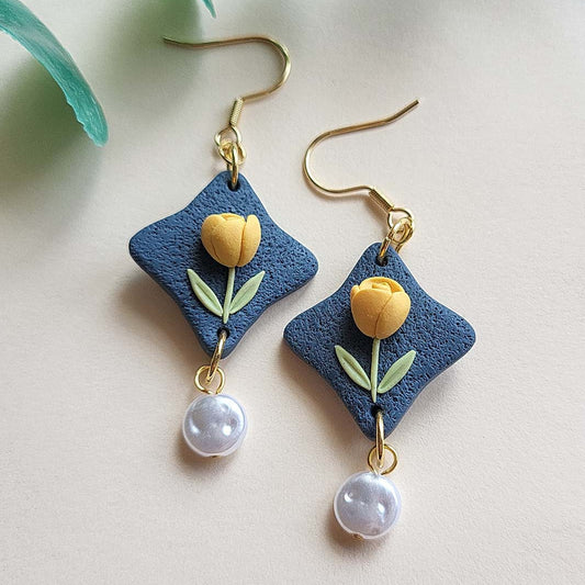 Handmade yellow Tulip flower polymer clay earrings for women - Rankų darbo auskarai su geltona tulpės gėle iš polimerinio molio